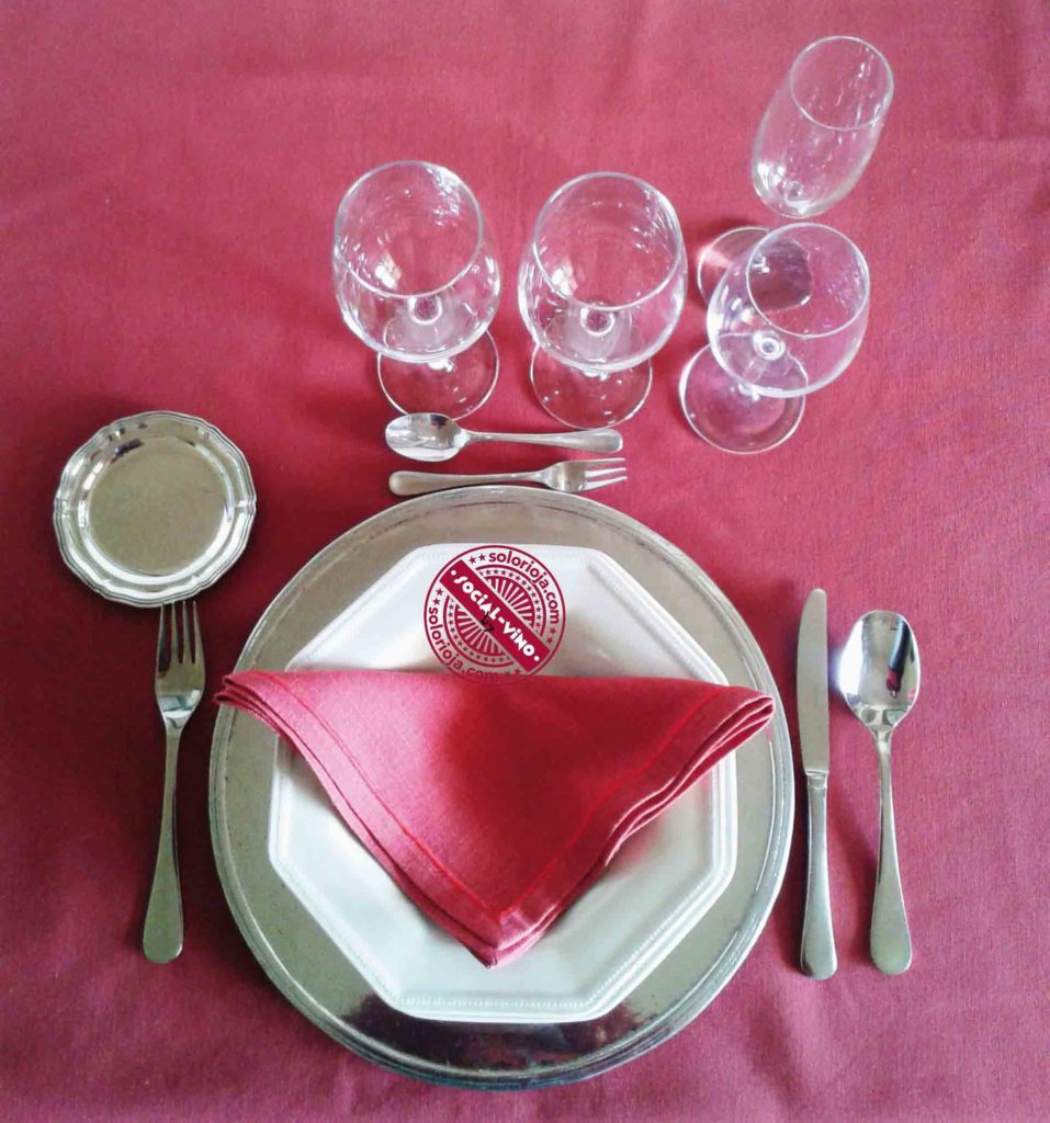 Como poner la mesa: platos, cubiertos, copas y servilletas